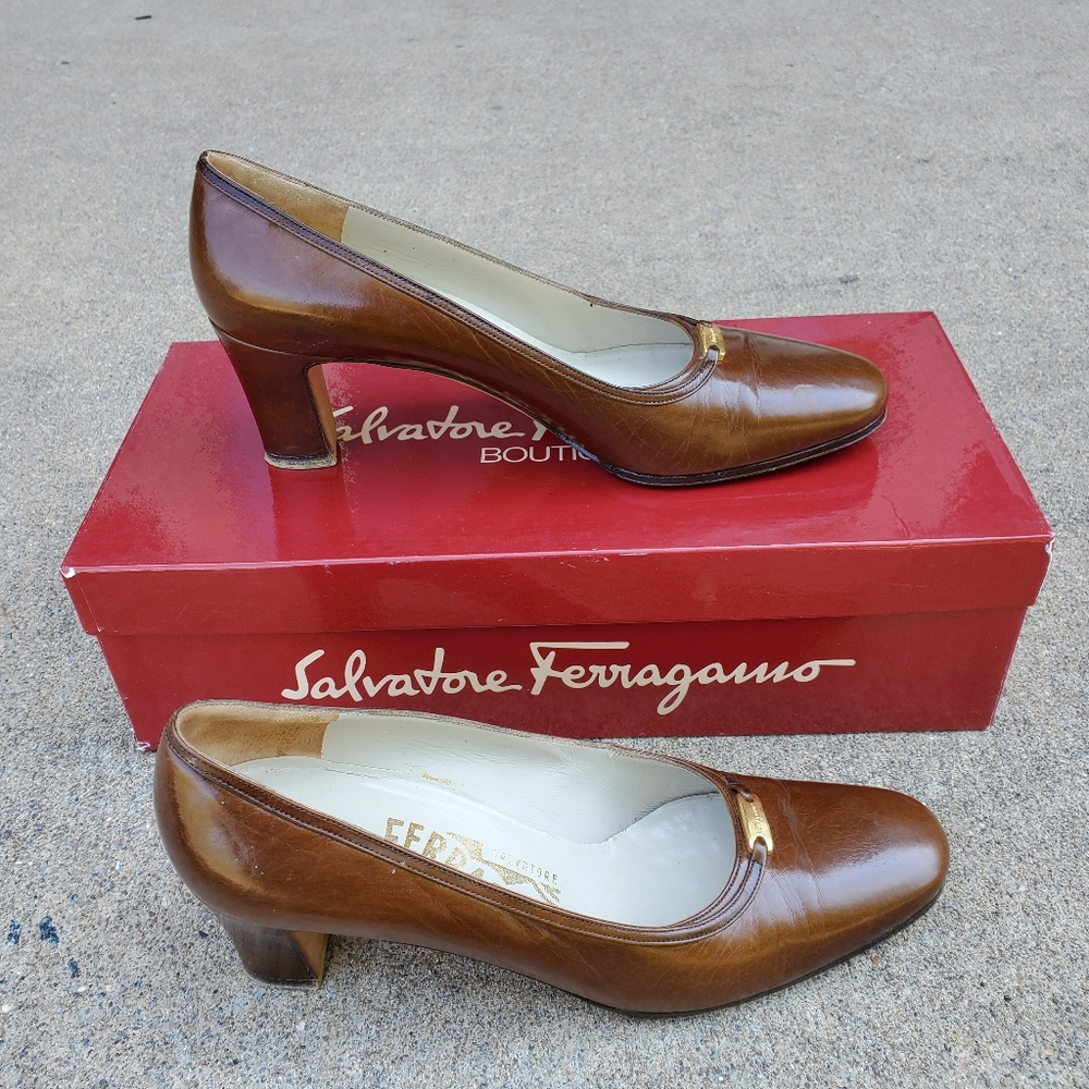 Ferragamo brown leather pumps Size 5.5 AA